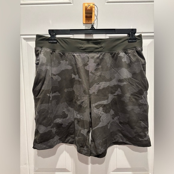 Lululemon T.H.E. Short 7" Mesh *Linerless
Variegated Mesh Camo Max Dark Olive - Picture 5 of 8